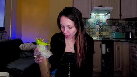 LUCY -----    online show from 03-04-25, 06:18