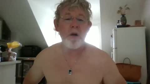 Snapshot of ptitrouquin chatting on 09-17-25, 07:10 ptitrouquin online show from 09-17-25, 07:10