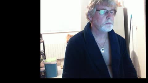 Snapshot of ptitrouquin chatting on 10-15-25, 05:46 ptitrouquin online show from 10-15-25, 05:46