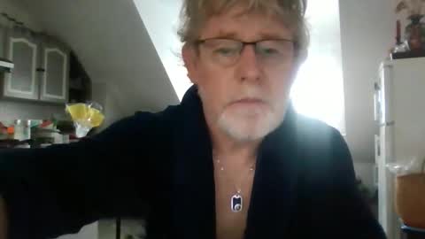 Snapshot of ptitrouquin chatting on 11-25-25, 08:03 ptitrouquin online show from 11-25-25, 08:03