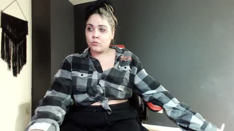 Snapshot of puddinforlife chatting on 01-20-25, 03:04 Krystle online show from 01-20-25, 03:04