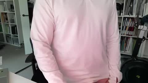 Snapshot of puffiest chatting on 10-31-25, 07:37 puffiest online show from 10-31-25, 07:37