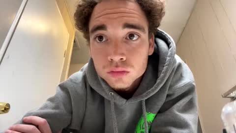 Snapshot of pufftropica chatting on 12-16-25, 02:49 pufftropica online show from 12-16-25, 02:49