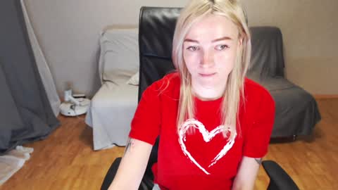 Snapshot of puma_ma chatting on 12-20-24, 01:25 Polly online show from 12-20-24, 01:25