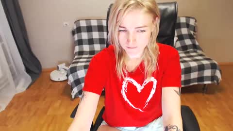 Snapshot of puma_ma chatting on 01-19-25, 11:56 Polly online show from 01-19-25, 11:56