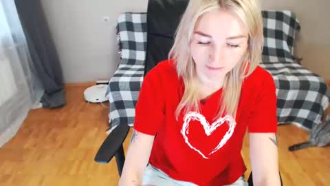 Snapshot of puma_ma chatting on 02-14-25, 04:58 Polly online show from 02-14-25, 04:58