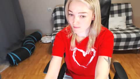 Snapshot of puma_ma chatting on 02-25-25, 03:05 Polly online show from 02-25-25, 03:05