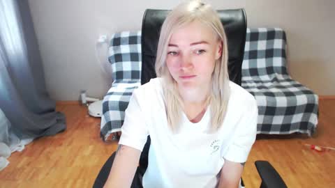 Snapshot of puma_ma chatting on 09-10-25, 04:34 Polly online show from 09-10-25, 04:34