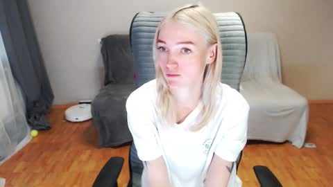 Snapshot of puma_ma chatting on 09-25-25, 06:17 Polly online show from 09-25-25, 06:17