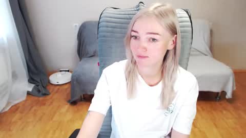 Snapshot of puma_ma chatting on 10-13-25, 04:34 Polly online show from 10-13-25, 04:34