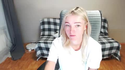 Snapshot of puma_ma chatting on 11-16-25, 11:49 Polly online show from 11-16-25, 11:49