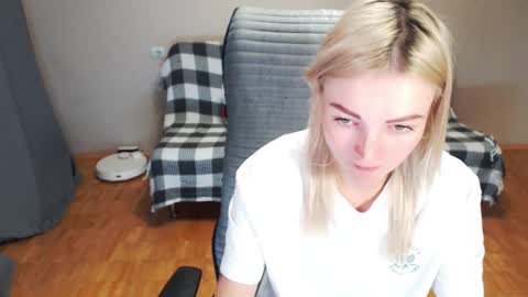 Snapshot of puma_ma chatting on 11-25-25, 04:45 Polly online show from 11-25-25, 04:45