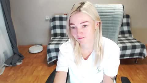 Snapshot of puma_ma chatting on 11-26-25, 04:57 Polly online show from 11-26-25, 04:57