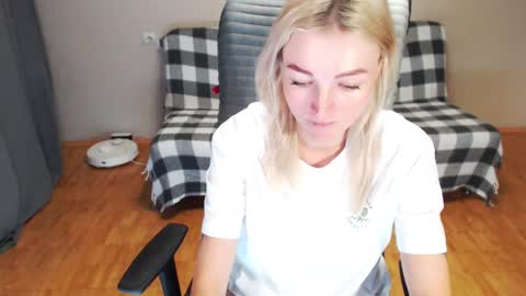 Snapshot of puma_ma chatting on 11-30-25, 04:38 Polly online show from 11-30-25, 04:38