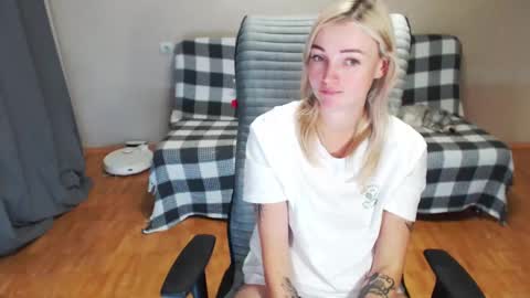 Snapshot of puma_ma chatting on 12-04-25, 01:31 Polly online show from 12-04-25, 01:31