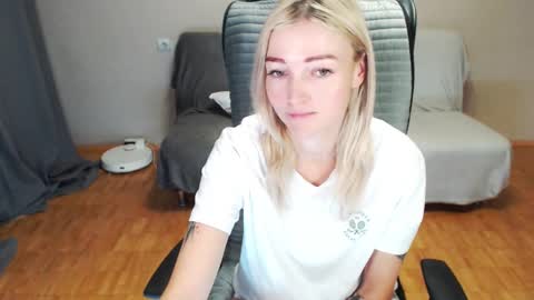 Snapshot of puma_ma chatting on 12-14-25, 04:51 Polly online show from 12-14-25, 04:51