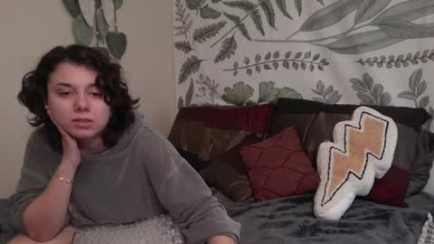 Snapshot of punkpuppy chatting on 12-28-24, 10:13 emmy online show from 12-28-24, 10:13