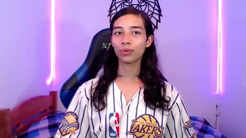 Snapshot of pupi_wolf chatting on 12-17-24, 06:09 Cris online show from 12-17-24, 06:09