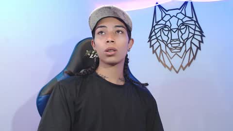 Snapshot of pupi_wolf chatting on 12-28-24, 04:09 Cris online show from 12-28-24, 04:09