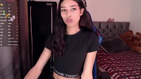 Snapshot of pupi_wolf chatting on 09-25-25, 05:38 Cris online show from 09-25-25, 05:38