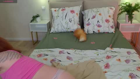 Snapshot of pure_flower_alison chatting on 09-27-25, 02:11 Alison online show from 09-27-25, 02:11