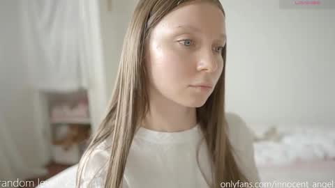 i dont do shows for free. watching here silently and waiting for me to start showing you something for free is useless online show from 10-29-25, 12:18