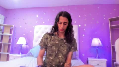 Snapshot of puretemptation_ chatting on 02-22-26, 01:20 Experienced guys online show from 02-22-26, 01:20