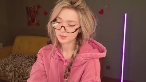 Bella online show from 02-15-26, 05:37