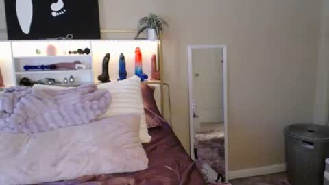 Purple online show from 10-09-25, 03:54