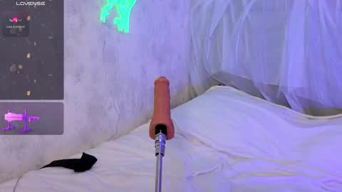 Snapshot of pussy_asmr chatting on 10-08-25, 04:48 Monica online show from 10-08-25, 04:48