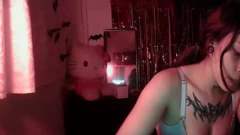 Katiux online show from 10-22-25, 02:34