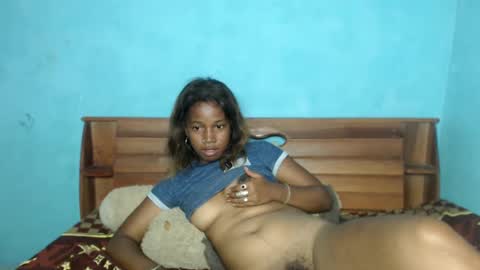 Snapshot of qeen_sexy chatting on 02-20-25, 06:17 queen sexy online show from 02-20-25, 06:17