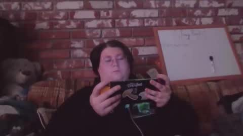 Snapshot of qtbisuccubi chatting on 01-16-26, 04:33 Br4tty Bunny online show from 01-16-26, 04:33