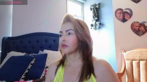 Snapshot of qu33nandh3rk1ng chatting on 01-01-25, 02:52 Queen And King online show from 01-01-25, 02:52