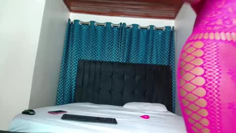 Snapshot of queen_armani chatting on 02-28-25, 11:56 Queen armani online show from 02-28-25, 11:56