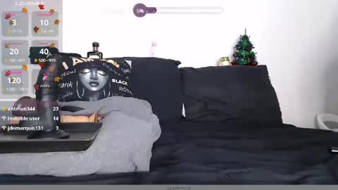 Snapshot of queen_barbie_ chatting on 12-18-24, 03:26 Barbie online show from 12-18-24, 03:26