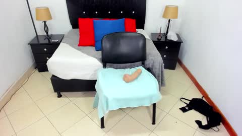 Snapshot of queen_ebony_69 chatting on 12-29-24, 01:24 Queen online show from 12-29-24, 01:24