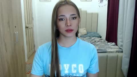 Snapshot of queen_heart0 chatting on 02-11-26, 02:27 shawny online show from 02-11-26, 02:27