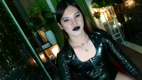 Kendal  online here from 6am-3pm philippine time online show from 11-10-25, 12:04