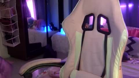 Snapshot of queen_kur chatting on 09-13-25, 05:46 QueenHennessy online show from 09-13-25, 05:46