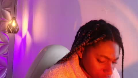 Snapshot of queen_perla_ chatting on 02-01-26, 02:37 online show from 02-01-26, 02:37