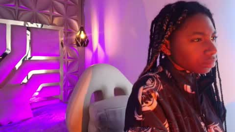 Snapshot of queen_perla_ chatting on 02-11-26, 11:37 online show from 02-11-26, 11:37