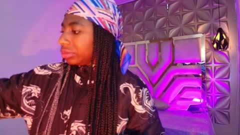 Snapshot of queen_perla_ chatting on 02-20-26, 12:05 online show from 02-20-26, 12:05