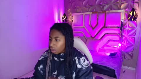 Snapshot of queen_perla_ chatting on 02-25-26, 12:04 online show from 02-25-26, 12:04