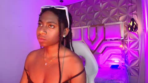 Snapshot of queen_perla_ chatting on 03-01-26, 06:21 online show from 03-01-26, 06:21