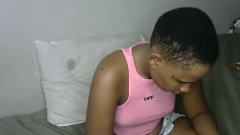 Snapshot of queen_polite chatting on 11-18-25, 01:04 queen_polite online show from 11-18-25, 01:04