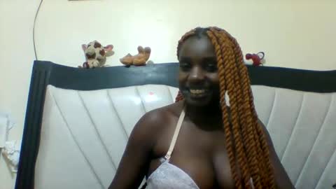 Snapshot of queen_wow2 chatting on 09-16-25, 10:27 queen online show from 09-16-25, 10:27