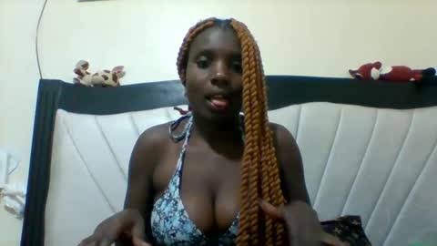Snapshot of queen_wow2 chatting on 09-20-25, 11:00 queen online show from 09-20-25, 11:00