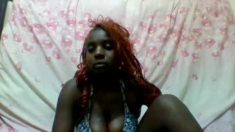 Snapshot of queen_wow2 chatting on 10-15-25, 12:00 queen online show from 10-15-25, 12:00