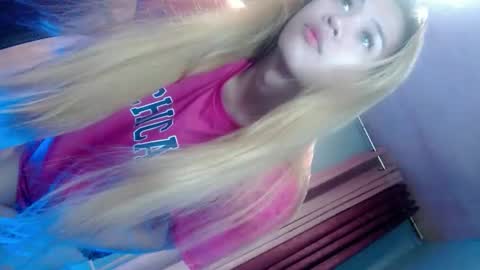 Snapshot of queena10 chatting on 09-10-25, 09:04 CALL ME YOUR QUEEN AIVY1 online show from 09-10-25, 09:04